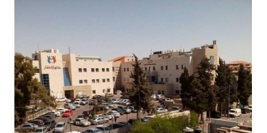 طواقم الطب الوقائي تجري فحوصات في مجمع فلسطين الطبي في رام الله