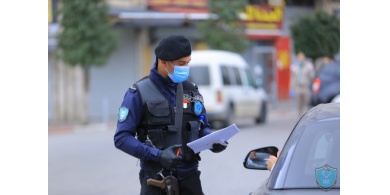 الشرطة تسحب 23 رخصة قيادة اضافة الى اغلاق مقاهي عدد اثنين في رام الله
