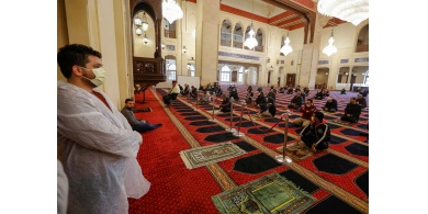 الأوقاف تدعو كبار السن والمرضى والأطفال إلى الصلاة في البيوت