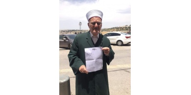 الاحتلال يقرر إبعاد الشيخ عكرمة صبري عن الأقصى 4 أشهر