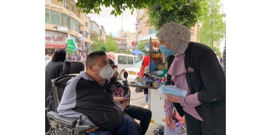رام الله: جولة ميدانية للمحافظ غنام للتأكد من الالتزام بالإجراءات الوقائية