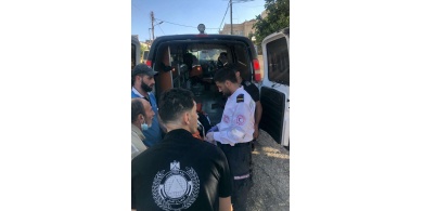 طواقم الانقاذ في الدفاع المدني تنقذ شاب بعد ان قفز عن شرفة منزل في مدينة بيتونيا