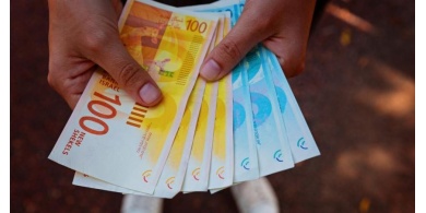 جهود حكومية لصرف 40% من رواتب الموظفين بالضفة وغزة الأسبوع الجاري