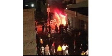 4 اصابات بالرصاص واحراق منازل في شجار ببيت أمر ﻿