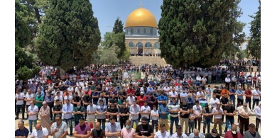 بعد شهرين من اغلاقه بسبب كورونا.. 50 ألف مصلّ يؤدون 'الجمعة' في الأقصى