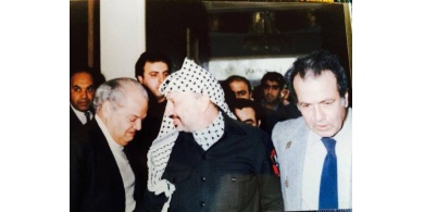 وفاة المؤرخ الشعري للقضية الفلسطينية الشاعر هارون هاشم رشيد