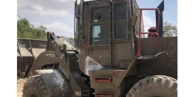 الاحتلال يهدم سورا استناديا في قرية الولجة غرب بيت لحم