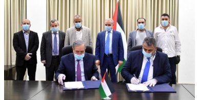توقيع مذكرة تفاهم بين "شؤون اللاجئين" و"وقفة عز" لدعم الطلبة المحتاجين بالمخيمات