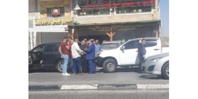 الاحتلال يجبر محافظ نابلس بالقوة على قطع زيارته لحوارة