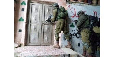 اعتقال 5 شبان بمداهمات للإحتلال في جنين وطولكرم