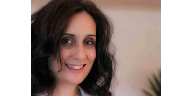 مجهولون يحرقون مركبة إعلامية شمال القدس