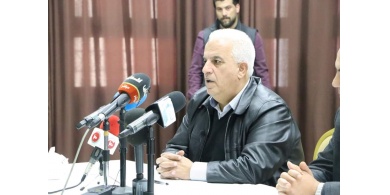 محافظ الخليل: 10% من المصابين لديهم أمراض مزمنة وحياتهم مهددة بالخطر ولم يعد بالامكان حصر الوباء