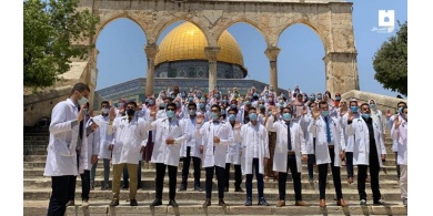 الجيش الفلسطيني الأبيض يؤدي قسم المهنة من باحات الأقصى