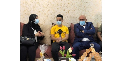 محافظ جنين ومديرة التربية يقدمان التهاني للطالب الكفيف مساد لتفوقه في الثانوية العامة