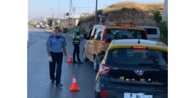 المؤسسة الأمنية تغلق محلات وتحجز مركبات وتضبط اشخاص خالفوا حالة الطوارئ بنابلس