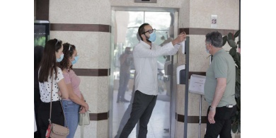 انطلاق حملة "صنّاع الأمل" بتقديم جهازي تعقيم لبلدية رام الله