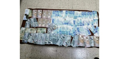 شرطة جنين تقبض على لصوص استغلوا وقفة العيد وسرقوا مبلغ مالي ومصاغ ذهبي من داخل منزل