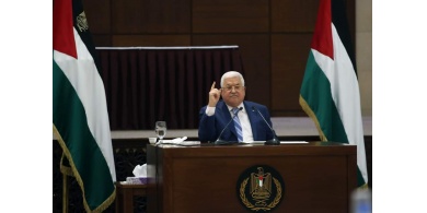 الرئيس عباس بمستهل اجتماع القيادة: الشعب الفلسطيني وحدة واحدة ضد المؤامرة