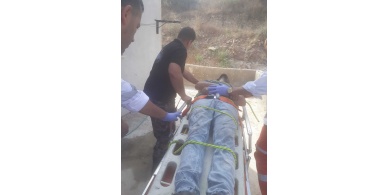 الدفاع المدني يخلي شاب سقط في بئر قيد الإنشاء في جنين