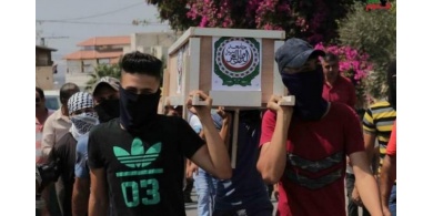 فلسطينيون "يشيعون" الجامعة العربية بعد فشلها في إدانة التطبيع