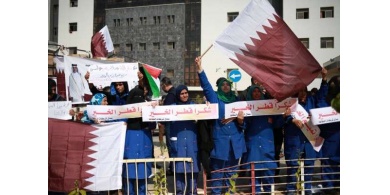 قيادي بحماس: أعلام الاحتلال تُعانق أعلام الإمارات والبحرين وعلم قطر يُعانق أرض غزة