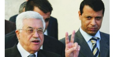 مركزية فتح: الشعب الفلسطيني يقف صفًا خلف الرئيس عباس بينما دحلان مطلوب للقضاء والانتربول