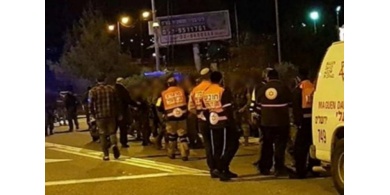 إصابة شاب من الخليل عقب تعرضه للطعن على يد مستوطنين بالداخل المحتل