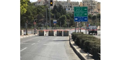 الاحتلال يعزل القدس ويقطع أوصالها