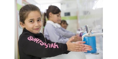 المدارس تفتح أبوابها بالضفة وغزة مؤجلة لإشعار آخر