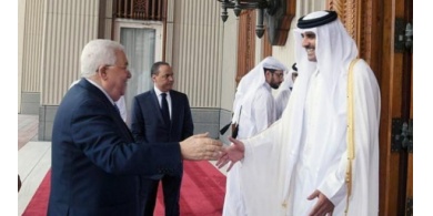 محللون: القرض القطري للسلطة الفلسطينية عبارة عن "إبرة بنج" لفترة محددة