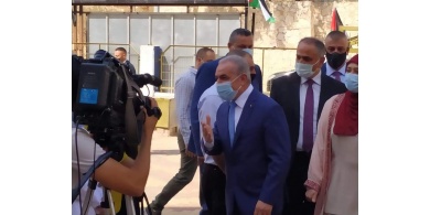 رئيس الوزراء يفتتح العام الدراسي من مدرسة عين منجد في رام الله
