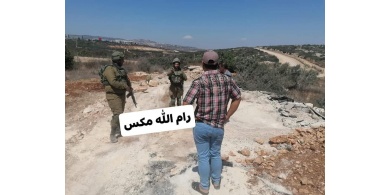 الاحتلال يمنع شق طريق في قرية العرقة غرب جنين ويستولي على جرافة