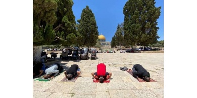 للأسبوع الثاني- عزل القدس القديمة والأقصى وصلوات على الأسفلت