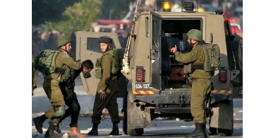 بالأسماء..حملة اعتقالات في الضفة بينهم عناصر بالشرطة الفلسطينية