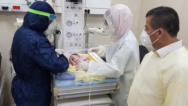 ولادة طفل مصاب بفيروس (كورونا) شمال غزة