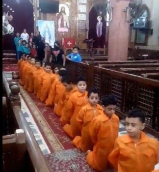 جدل في مصر.. تداول فيديو لكنيسة تستخدم أطفالًا لتمثيل مشهد ذبح الأقباط في ليبيا