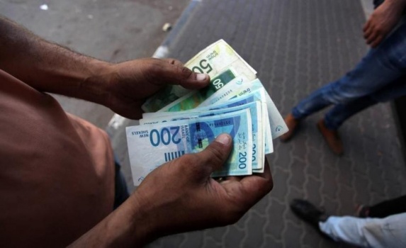 مجدلاني: صرف 700 شيقل لـ68 ألف أسرة متضررة من كورونا