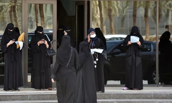 ضجة في السعودية... عرض 30 فتاة للزواج عبر الإنترنت