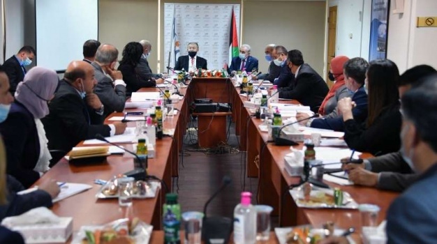 اشتية: كورونا عصفت بالقطاعين العام والخاص ونعمل لعلاج أثارها الاقتصادية