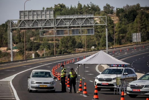 710 اصابة جديدة..اسرائيل تبحث الخروج من الاغلاق واللقاح الجديد يصل بعد 7 اشهر