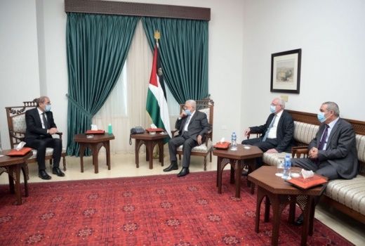 الصفدي يلتقي الرئيس في رام الله مبعوثاً من ملك الأردن