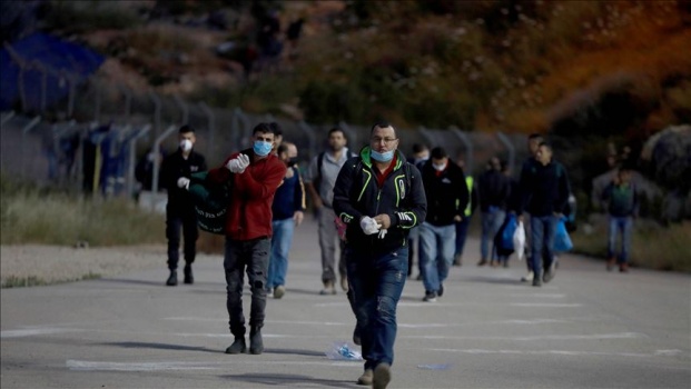 (يديعوت): إسرائيل أعادت 2700 عامل فلسطيني إلى مناطق السلطة