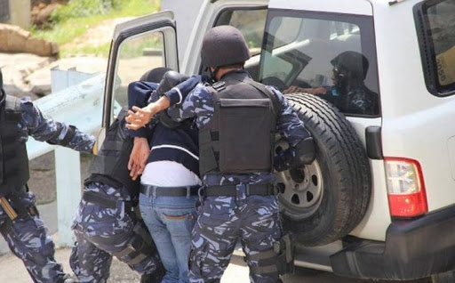 الشرطة تقبض على شخص سرق أموال تبرعات من سيدة بنابلس