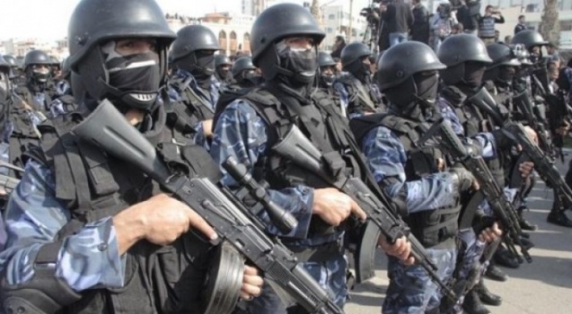 الكشف عن سرقات بمئات آلاف النقود من 14 منزلاً شرقي الخليل والشرطة تقبض على الفاعلين