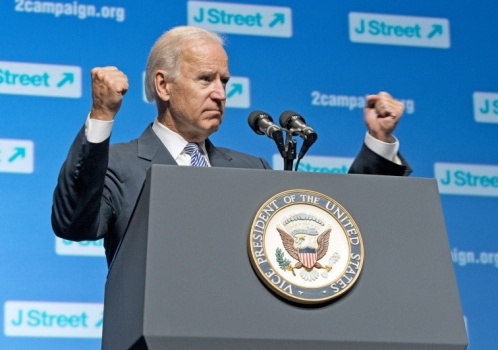 منظمة موالية "لاسرائيل"تحث بايدن على التخلص من خطة ترامب للسلام وإعادة المساعدات للفلسطينيين