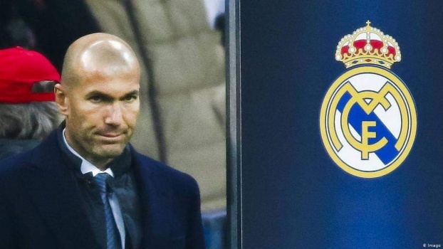 ريال مدريد يعلن إصابة زيدان بـ"كوفيد-19"