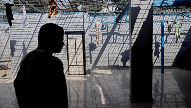 إصابة أربعة أسرى بكورونا بسجن النقب