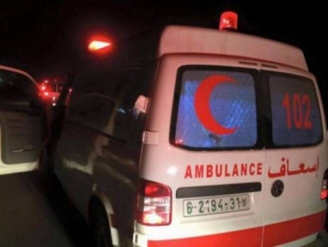 إصابة مسن باصطدام مركبته بجدار جنوب الخليل خلال اعتداء للمستوطنين