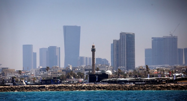 أول سفير إماراتي في إسرائيل يبحث عن فيلا لأسرته 