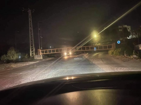 الاحتلال يغلق عدة مداخل على الشوارع الالتفافية في الخليل